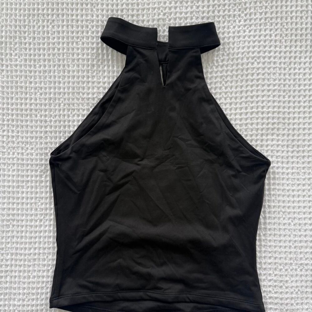 Black keyhole high neck top - Picture 4 of 6